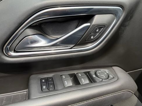 Used 2023 GMC Yukon SLT AWD/4WD image 16
