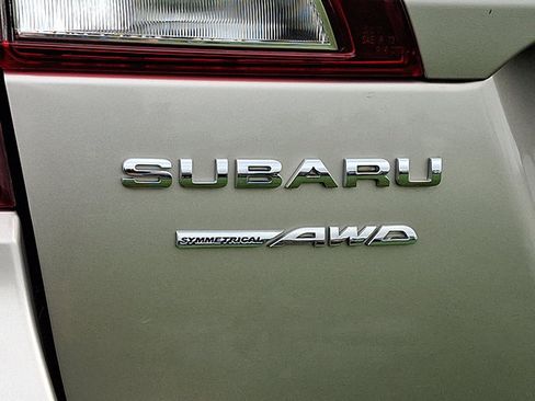 Used 2018 Subaru Outback 2.5i Limited AWD/4WD image 9