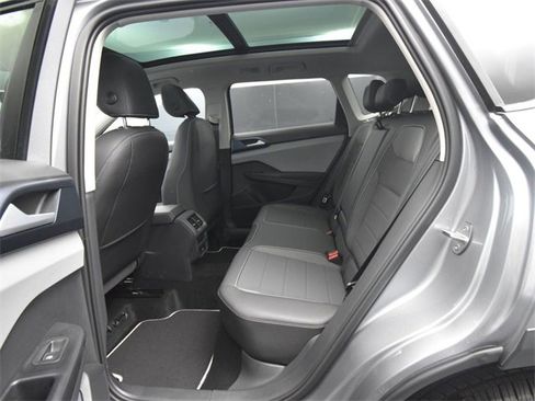 New 2024 Volkswagen Taos SE image 7