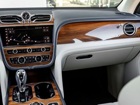 Used 2023 Bentley Bentayga AWD/4WD image 21