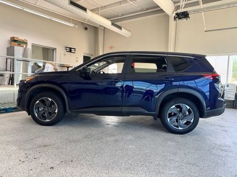 Used 2025 Nissan Rogue SV FWD image 4
