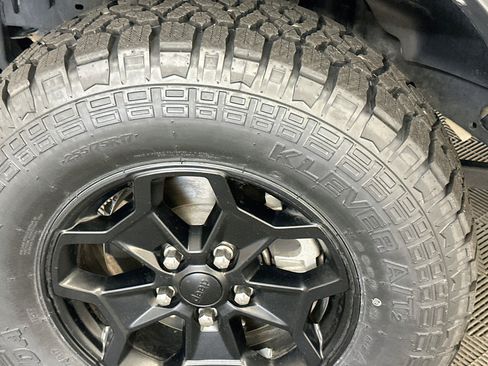 Used 2023 Jeep Wrangler Unlimited w/ Cold Weather Group AWD/4WD image 35