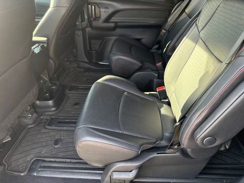 Used 2025 Toyota Sienna XSE w/ XSE Plus Package FWD image 17
