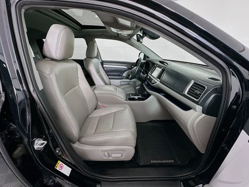 Used 2019 Toyota Highlander XLE image 35