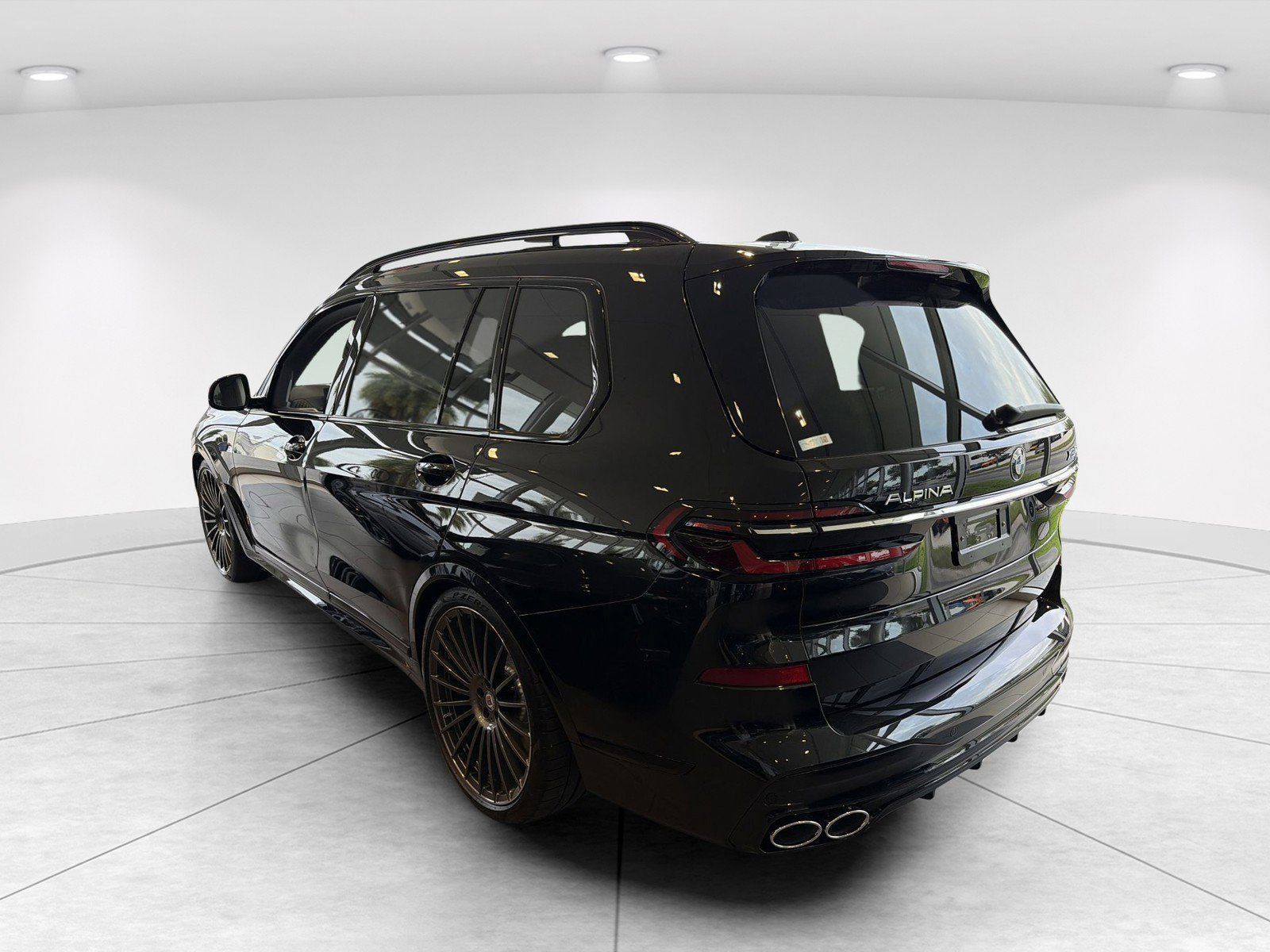 New 2026 BMW ALPINA XB7 AWD/4WD image 2