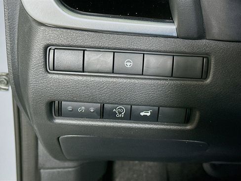 Used 2023 Nissan Rogue SL w/ SL Premium Package FWD image 17
