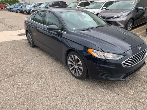Used 2020 Ford Fusion SE AWD/4WD image 2