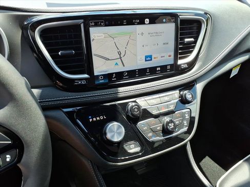 New 2027 Chrysler Pacifica Limited AWD/4WD image 26