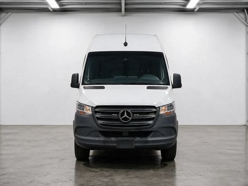 Used 2022 Mercedes-Benz Sprinter 2500 image 4