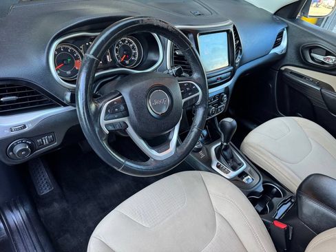 Used 2015 Jeep Cherokee Latitude w/ Cold Weather Group AWD/4WD image 10