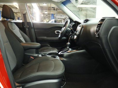Used 2018 Kia Soul + FWD image 24