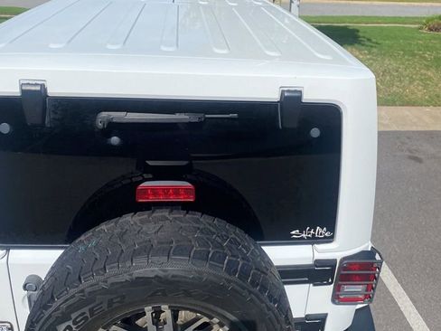 Used 2014 Jeep Wrangler Unlimited Sahara w/ Trailer Tow Group AWD/4WD image 9