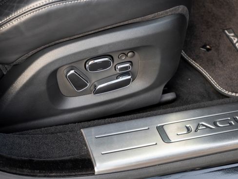 Used 2015 Jaguar XJ RWD image 25