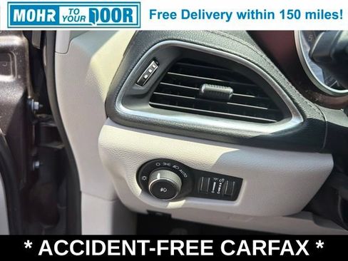 Used 2019 Chrysler Pacifica Limited FWD image 16