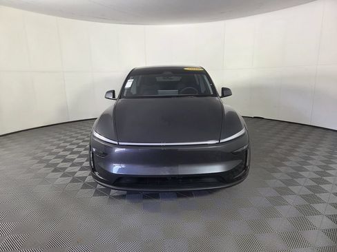 Used 2026 Tesla Model Y AWD image 3