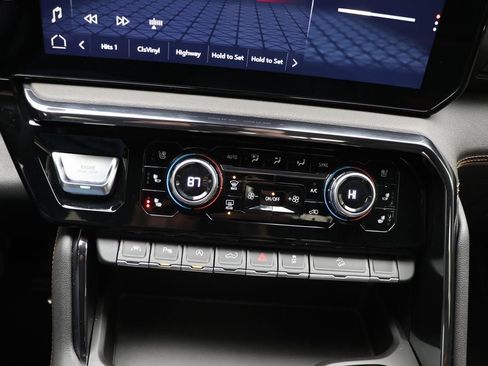 Used 2023 GMC Sierra 1500 AT4 w/ Technology Package image 31