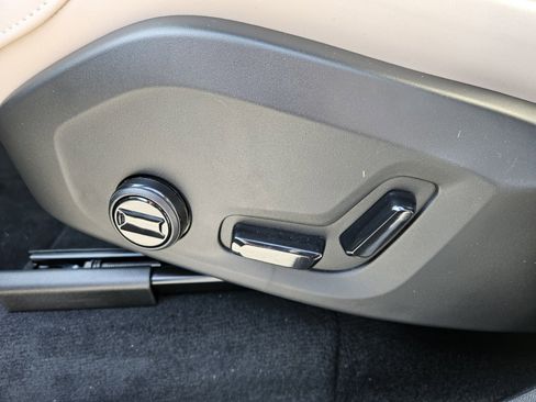 New 2026 Volvo XC90 B6 Plus image 9