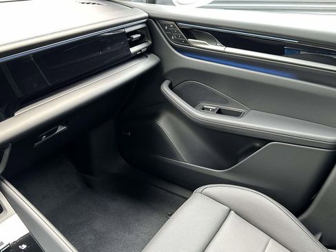 New 2025 Porsche Macan 4S Electric image 28