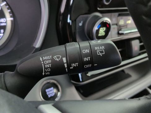 Used 2023 Toyota Highlander XLE image 25