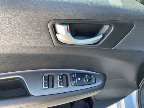 Used 2020 Kia Optima LX image 19