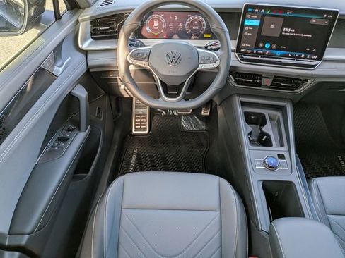 New 2026 Volkswagen Tiguan SE R-Line image 19
