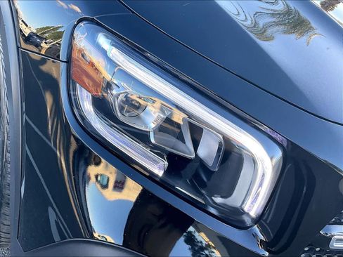 Used 2021 Mercedes-Benz GLB 250 4MATIC image 29