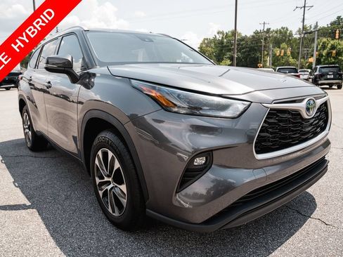 Used 2022 Toyota Highlander XLE FWD image 10