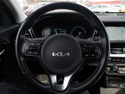 Used 2022 Kia Niro EX image 31