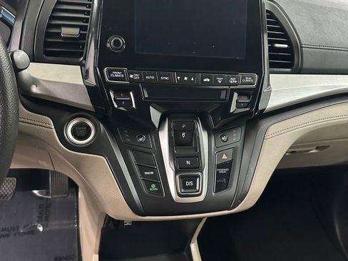 Used 2018 Honda Odyssey EX image 16