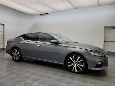 Used 2020 Nissan Altima 2.0 Platinum image 11