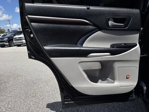 Used 2016 Toyota Highlander Limited FWD image 37