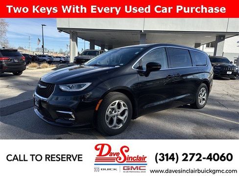 Used 2024 Chrysler Pacifica Limited image 1