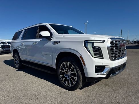 New 2026 GMC Yukon XL Denali w/ LPO, Floor Liner Package AWD/4WD image 8