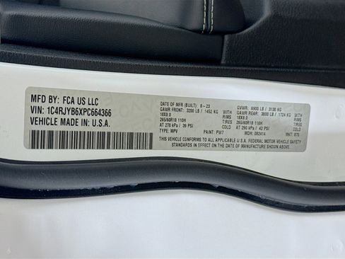 Used 2023 Jeep Grand Cherokee 4WD 4xe image 31