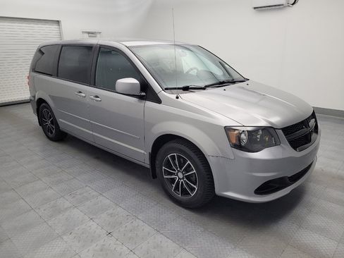 Used 2016 Dodge Grand Caravan SE FWD image 11