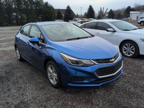 Used 2017 Chevrolet Cruze LT w/ Convenience Package image 3