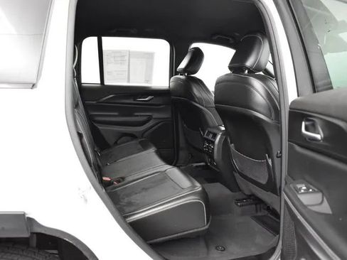 Used 2024 Jeep Grand Cherokee Altitude AWD/4WD image 18