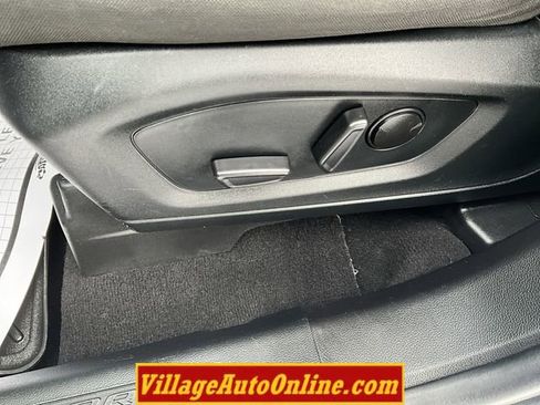 Used 2020 Ford Explorer XLT w/ Comfort Package image 16