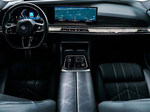 Used 2024 BMW i7 eDrive50 w/ M Sport Package image 36