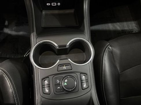 Used 2022 GMC Terrain SLT w/ Infotainment Package II FWD image 31