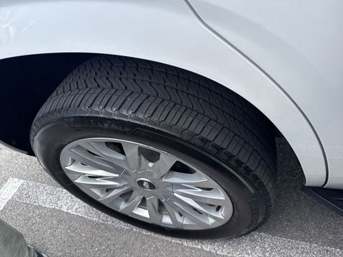 Used 2022 Cadillac Escalade Luxury image 5