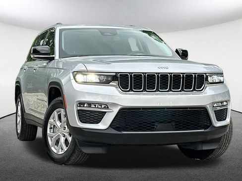 Used 2023 Jeep Grand Cherokee Limited AWD/4WD image 2