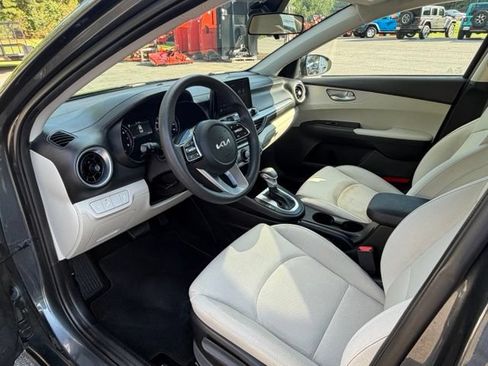 Used 2023 Kia Forte LXS w/ LXS Technology Package FWD image 8