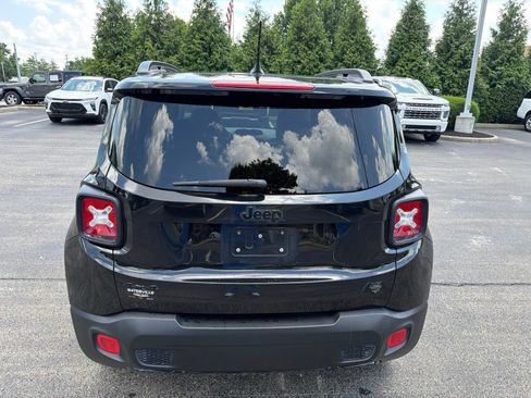 Used 2016 Jeep Renegade Latitude AWD/4WD image 4