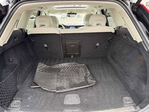 Used 2020 Volvo XC60 T5 Momentum image 15