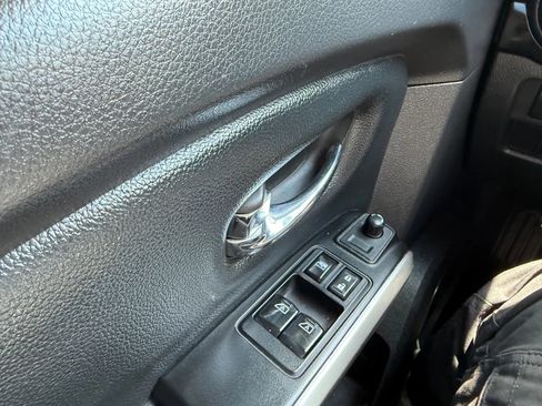 Used 2018 Nissan Titan SV w/ SV Convenience Package image 29