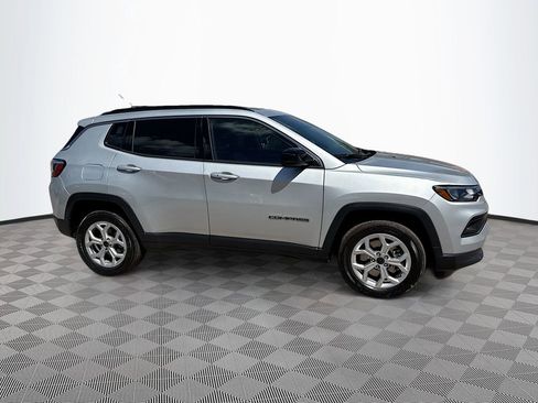 Used 2025 Jeep Compass Latitude w/ Sun & Sound Group image 5