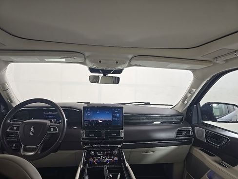 Used 2023 Lincoln Navigator Black Label image 6