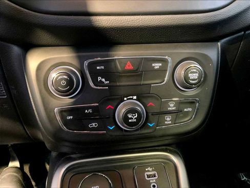 Used 2019 Jeep Compass Latitude w/ Cold Weather Group image 38