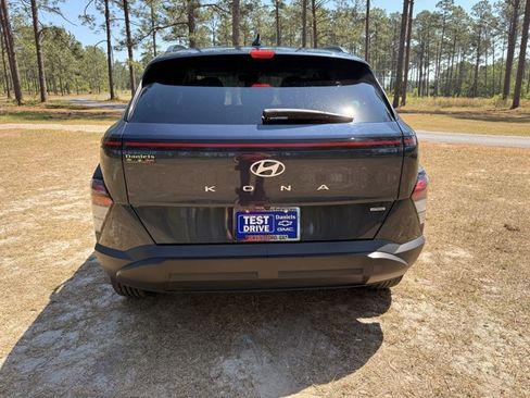 Used 2024 Hyundai Kona SEL image 4